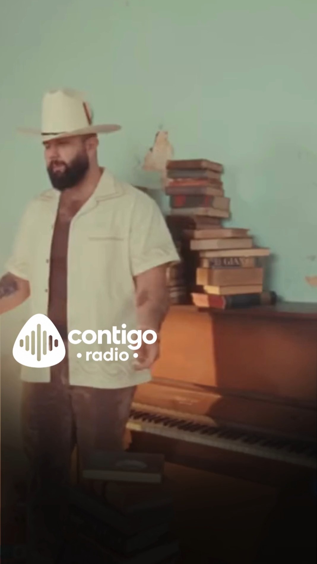 CARÍN LEÓN NO PARA: SEIS NOMINACIONES A LOS PREMIOS HEAT LATIN 2026

Carín León vuelve a estar en el centro de la conversación. El cantante mexicano recibió seis nominaciones a los HEAT Latin Music Awards 2026 y figura entre los artistas masculinos con más nominaciones de esta edición.

Y hay un detalle que hace todavía más especial esta edición: Carín es uno de los nominados inaugurales en la nueva categoría de Mejor Artista Regional Mexicano, creada como tributo a México, país anfitrión de la ceremonia.

También compite por Mejor Artista Masculino, Mejor Colaboración por “Vivir Sin Aire” de Maná y “A Medio Vivir” de Ricky Martin, Álbum del Año por MUDA y Mejor Canción para Videojuegos, Series o Películas por “Ahí Estabas Tú”.

Pero esto apenas es una parte de lo que está pasando con Carín.

Una semana antes recibió dos nominaciones al Latin GRAMMY 2026 por MUDA y “Desde Que Te Tengo”. Además, acaba de cerrar su histórica residencia en Sphere de Las Vegas, donde se convirtió en el primer latino en presentarse en el icónico recinto.

Y ahora viene la pregunta:

¿CUÁL DE LAS SEIS NOMINACIONES DE CARÍN LEÓN TE GUSTARÍA QUE GANARA?

Te leemos. La discusión empieza en los comentarios.

#CarinLeon #HEATLatinMusicAwards #PremiosHEAT #MusicaMexicana #MUDA