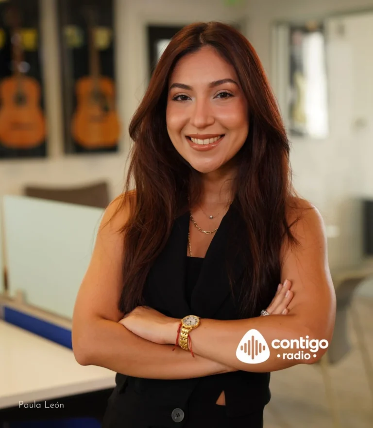 Paula León ha desarrollado una trayectoria en la gestión de giras y espectáculos internacionales, combinando su formación como ingeniera industrial con experiencia en proyectos vinculados a destacados artistas de la música latina.